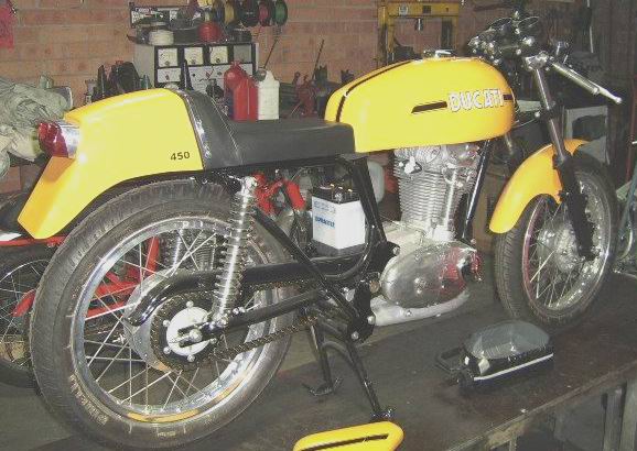 Ducati_1974_450_Desmo_during.jpg