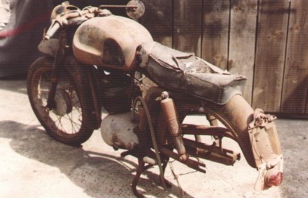 MV_Agusta_125_pre_restoration_2.jpg