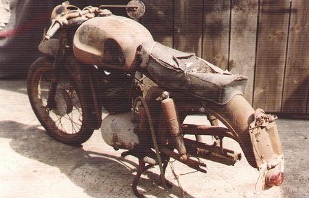 MV_Agusta_125_pre_restoration_2.jpg