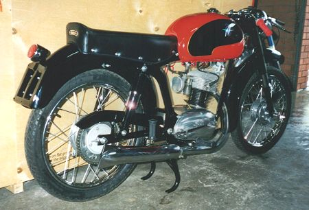 MV_Agusta_125cc_restoration_1.jpg