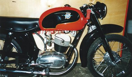 MV_Agusta_125cc_restoration_2.jpg